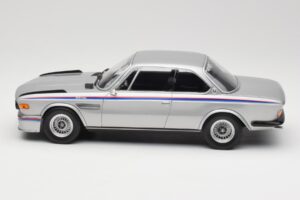 BMW 3.0 CSL E9 Polaris Silver Minichamps 1:18 155028135 Kov – obrázok 3 z 6