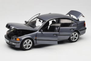 BMW 318i E46 Grey Metallic Dealerská Edícia UT Models 1:18 80430028459 Kov – obrázok 2 z 8