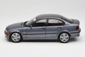 BMW 318i E46 Grey Metallic Dealerská Edícia UT Models 1:18 80430028459 Kov – obrázok 4 z 8