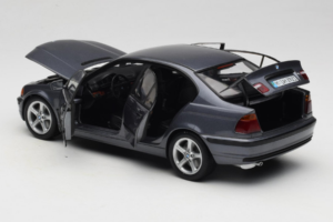 BMW 318i E46 Grey Metallic Dealerská Edícia UT Models 1:18 80430028459 Kov – obrázok 5 z 8