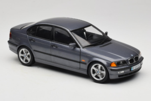 BMW 318i E46 Grey Metallic Dealerská Edícia UT Models 1:18 80430028459 Kov – obrázok 6 z 8