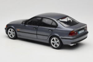 BMW 318i E46 Grey Metallic Dealerská Edícia UT Models 1:18 80430028459 Kov – obrázok 7 z 8