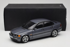 BMW 318i E46 Grey Metallic Dealerská Edícia UT Models 1:18 80430028459 Kov – obrázok 8 z 8
