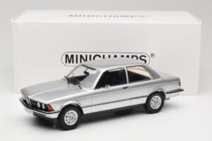 BMW 320 E21 Strieborný Minichamps 1:18 107024200 Živica – obrázok 6 z 6