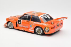 BMW 320i #15 Jägermeister H-J. Stuck Winner DRM Eifelrennen 1977 Minichamps 1:18 180772115 Kov – obrázok 7 z 8