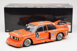 BMW 320i #15 Jägermeister H-J. Stuck Winner DRM Eifelrennen 1977 Minichamps 1:18 180772115 Kov – obrázok 8 z 8