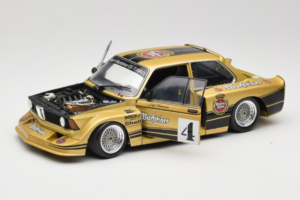 BMW 320i #4 Warsteiner J. Obermoser DRM 1977 Minichamps 1:18 180772105-R1 Kov – obrázok 2 z 8