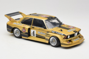 BMW 320i #4 Warsteiner J. Obermoser DRM 1977 Minichamps 1:18 180772105-R1 Kov – obrázok 6 z 8