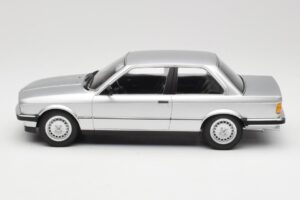 BMW 323i E21 Strieborný Minichamps 1:18 155026001 Kov – obrázok 3 z 6