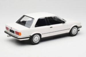 BMW 323i E21 Biely Minichamps 1:18 155026005 Kov – obrázok 2 z 6