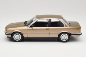 BMW 323i E30 Brown Metallic Minichamps 1:18 155026004 Kov – obrázok 3 z 6