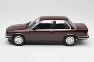 BMW 323i E30 Dark Red Metallic Minichamps 1:18 155026007 Kov – obrázok 3 z 6