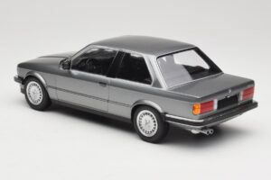 BMW 323i E30 Grey Metallic Minichamps 1:18 155026006 Kov – obrázok 5 z 6