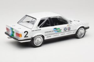 BMW 325i E30 #2 O. Manthey Vogelsang Automobile 3rd Place Eifel Race DTM 1986 Minichamps 1:18 155862602 Kov – obrázok 2 z 6