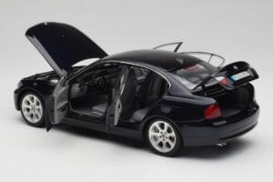 BMW 330i E46 Čierny Kyosho 1:18 08731RB Kov – obrázok 5 z 8
