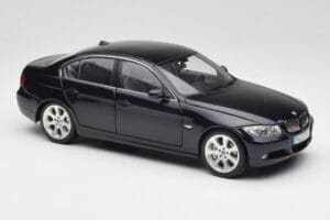 BMW 330i E46 Čierny Kyosho 1:18 08731RB Kov – obrázok 6 z 8