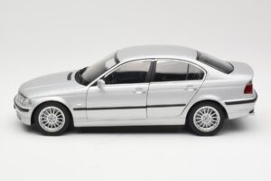 BMW 330i E46 Strieborný UT 1:18 80430302328 Kov – obrázok 4 z 8