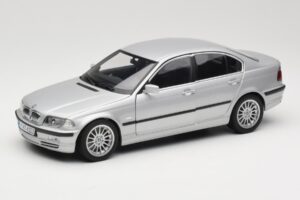 BMW 330i E46 Strieborný UT 1:18 80430302328 Kov