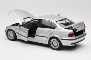 BMW 330i E46 Strieborný UT 1:18 80430302328 Kov – obrázok 5 z 8