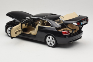 BMW 335i E93 Kabriolet Sapphire Black Kyosho 1:18 80430413375 Kov – obrázok 6 z 10