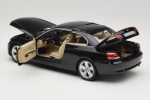 BMW 335i E93 Kabriolet Sapphire Black Kyosho 1:18 80430413375 Kov – obrázok 7 z 10