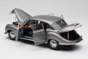 BMW 502 2.6 Luxus Silver Beige Metallic AUTOart 1:18 70591 Kov – obrázok 5 z 8