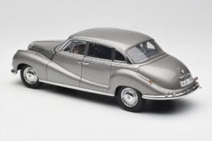 BMW 502 2.6 Luxus Silver Beige Metallic AUTOart 1:18 70591 Kov – obrázok 7 z 8