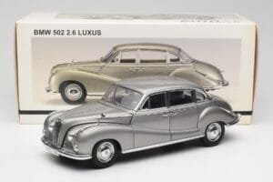 BMW 502 2.6 Luxus Silver Beige Metallic AUTOart 1:18 70591 Kov – obrázok 8 z 8