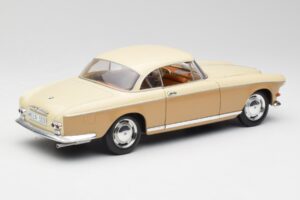 BMW 503 Béžový Revell 1:18 8832 Kov – obrázok 3 z 8