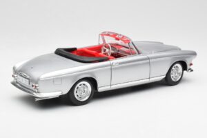 BMW 503 Strieborný Revell 1:18 18787 Kov – obrázok 3 z 8