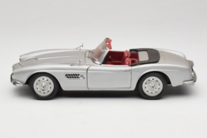 BMW 507 Kabriolet Strieborný Revell 1:18 8829 Kov – obrázok 4 z 8
