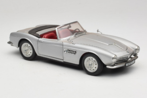 BMW 507 Kabriolet Strieborný Revell 1:18 8829 Kov – obrázok 6 z 8