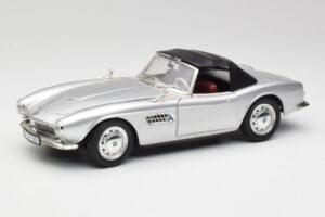 BMW 507 Strieborný Revell 1:18 9034 Kov