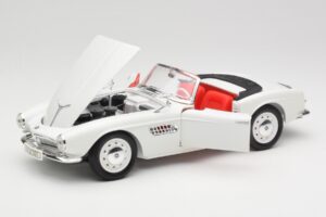 BMW 507 Touring Sport Feather White Revell 1:18 8810 Kov – obrázok 2 z 8