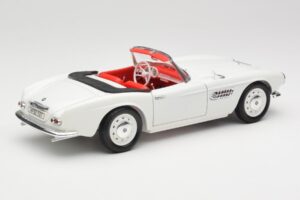 BMW 507 Touring Sport Feather White Revell 1:18 8810 Kov – obrázok 3 z 8
