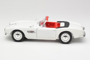 BMW 507 Touring Sport Feather White Revell 1:18 8810 Kov – obrázok 4 z 8
