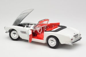 BMW 507 Touring Sport Feather White Revell 1:18 8810 Kov – obrázok 5 z 8
