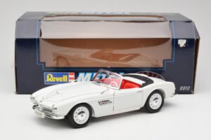 BMW 507 Touring Sport Feather White Revell 1:18 8810 Kov – obrázok 8 z 8
