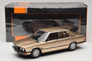 BMW 520i E28 Gold Metallic IXO 1:18 18CMC184 Kov – obrázok 6 z 6