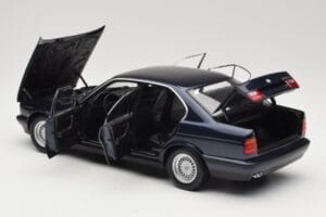 BMW 535i E34 Blue Metallic Minichamps 1:18 100024004 Kov – obrázok 5 z 8