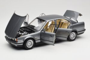 BMW 535i E34 Šedý Metallic Minichamps 1:18 100024008 Kov – obrázok 2 z 8