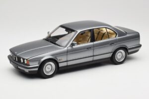 BMW 535i E34 Šedý Metallic Minichamps 1:18 100024008 Kov