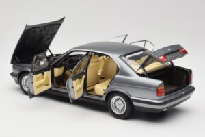BMW 535i E34 Šedý Metallic Minichamps 1:18 100024008 Kov – obrázok 5 z 8