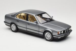 BMW 535i E34 Šedý Metallic Minichamps 1:18 100024008 Kov – obrázok 6 z 8