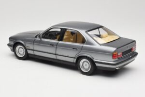 BMW 535i E34 Šedý Metallic Minichamps 1:18 100024008 Kov – obrázok 7 z 8
