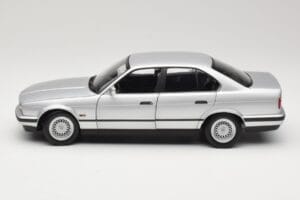 BMW 535i E34 Strieborný Minichamps 1:18 100024005 Kov – obrázok 4 z 8