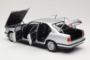 BMW 535i E34 Strieborný Minichamps 1:18 100024005 Kov – obrázok 5 z 8