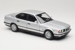 BMW 535i E34 Strieborný Minichamps 1:18 100024005 Kov – obrázok 6 z 8