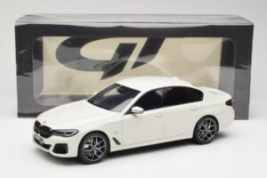 BMW 545e xDrive M-Sport G30 Biely GT Spirit 1:18 GT496 Živica – obrázok 6 z 6