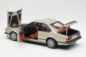 BMW 635 CSi E24 Bronzit Beige Metallic AUTOart 1:18 70523 Kov – obrázok 5 z 8